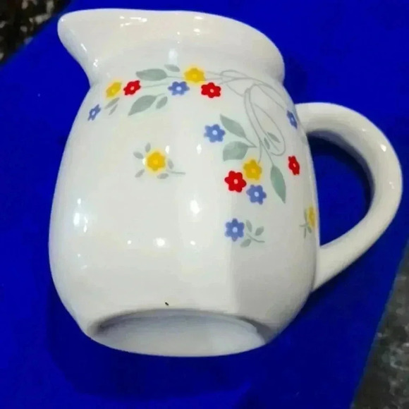 A beautiful flower glass tea cup - Picture 2 of 6